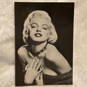 😉Bundle Days😉 Vintage 1986 Dover Publications B&W Postcard Famous Marilyn Monroe